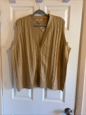 Men's Cable Knit Button-Front Vest in Camel